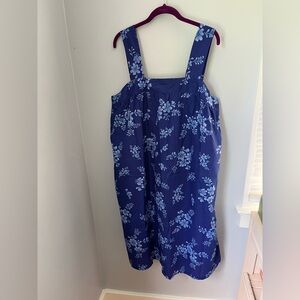 Blue Floral Chemise with‎ Vintage-Inspired Design